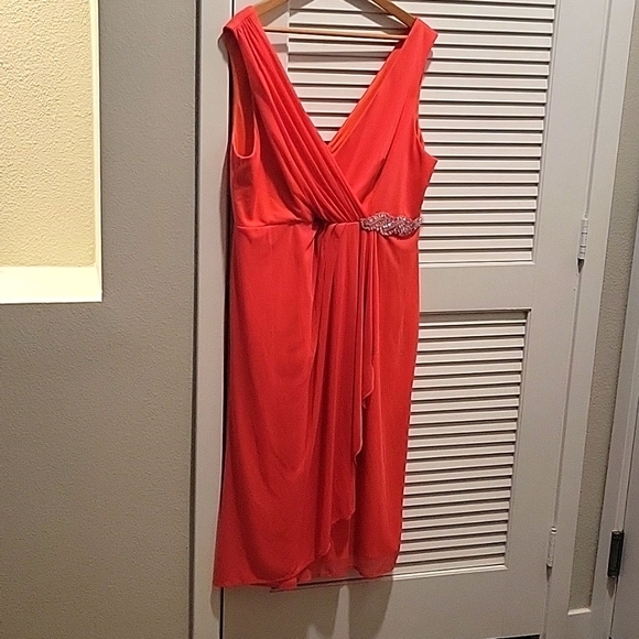 DRESS - Picture 1 of 3